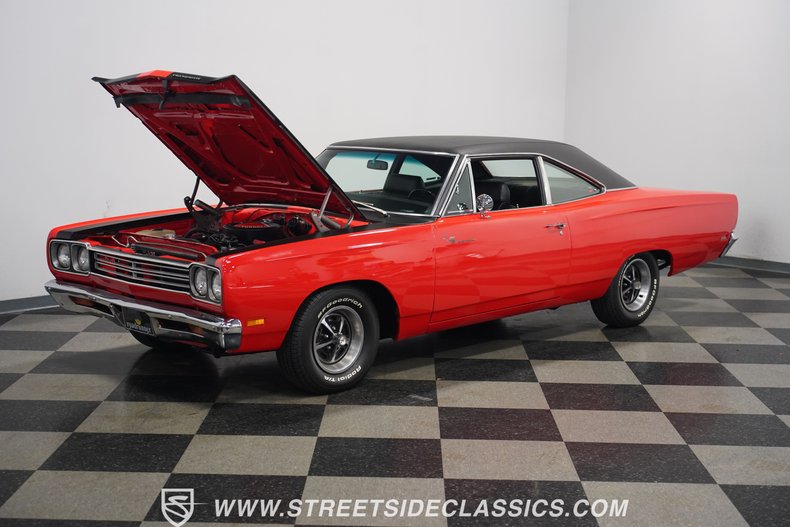Unknown-Road-runner-1969-Barracuda-Orange-Black-41