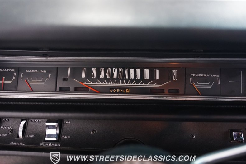 Unknown-Road-runner-1969-Barracuda-Orange-Black-8