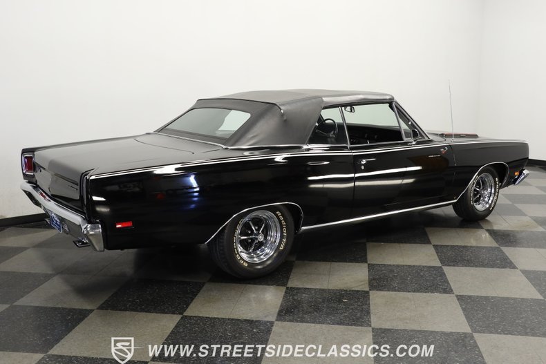 Unknown-Road-runner-1969-Black-Velvet-Black-24