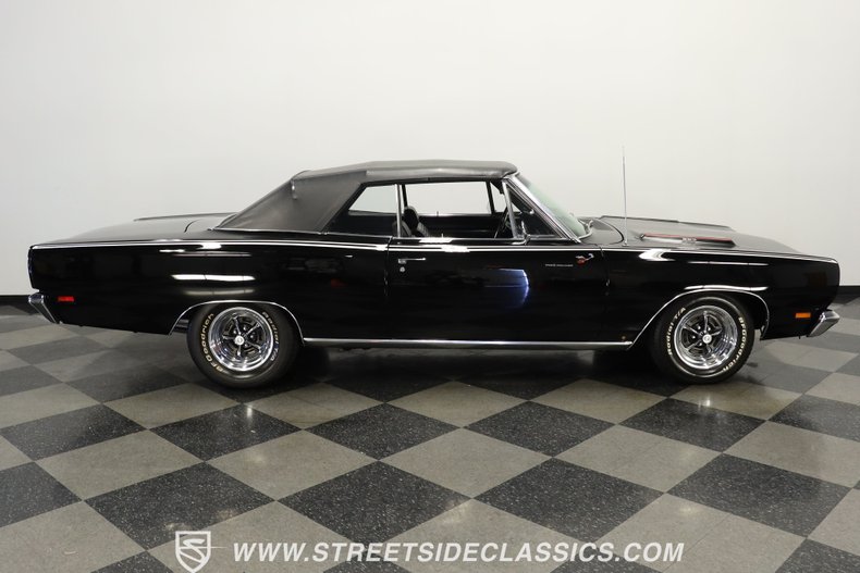 Unknown-Road-runner-1969-Black-Velvet-Black-25