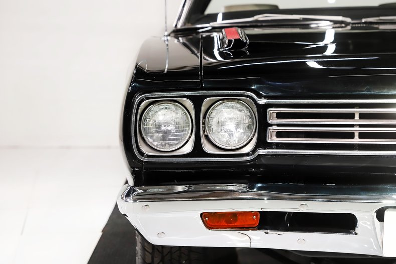 Unknown-Road-runner-1969-Black-Velvet-White-12
