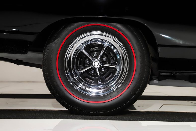 Unknown-Road-runner-1969-Black-Velvet-White-14