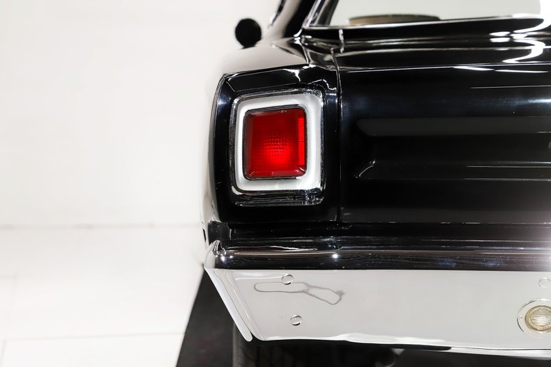 Unknown-Road-runner-1969-Black-Velvet-White-22