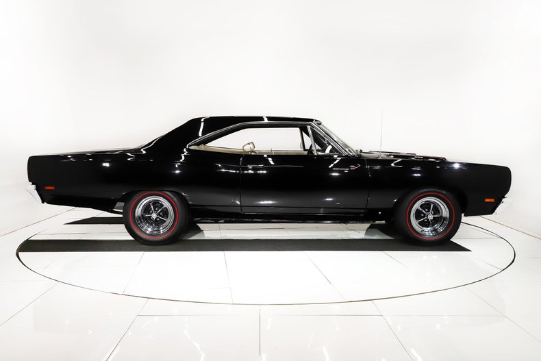 Unknown-Road-runner-1969-Black-Velvet-White-31