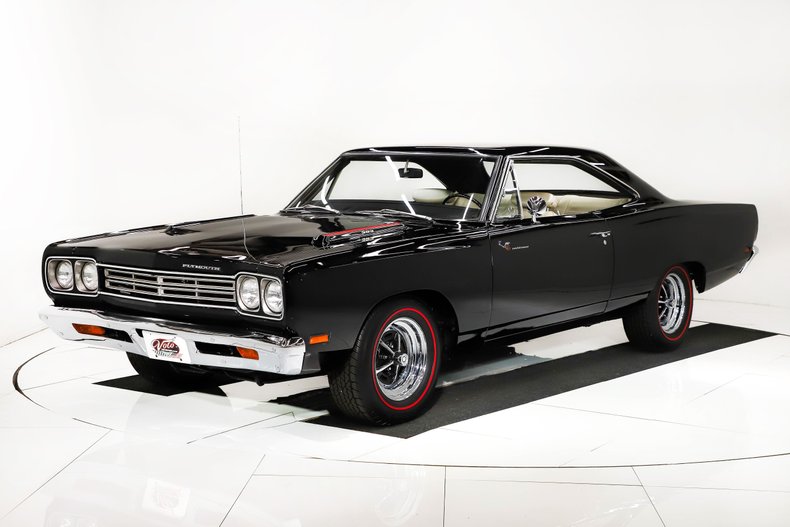 Unknown-Road-runner-1969-Black-Velvet-White-36