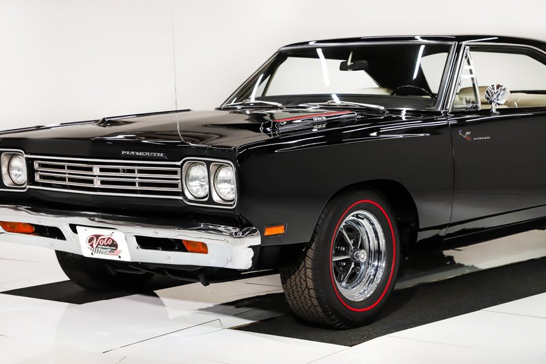 Unknown-Road-runner-1969-Black-Velvet-White-39