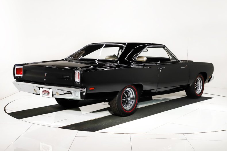 Unknown-Road-runner-1969-Black-Velvet-White-43