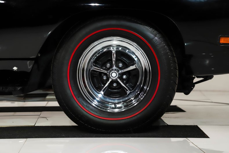 Unknown-Road-runner-1969-Black-Velvet-White-7