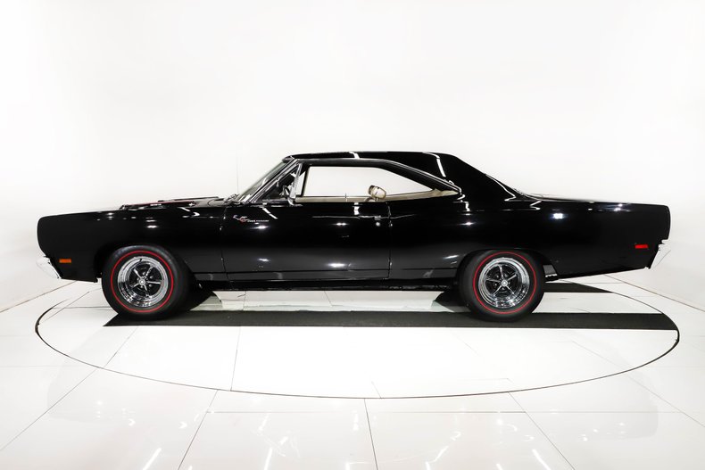 Unknown-Road-runner-1969-Black-Velvet-White-8
