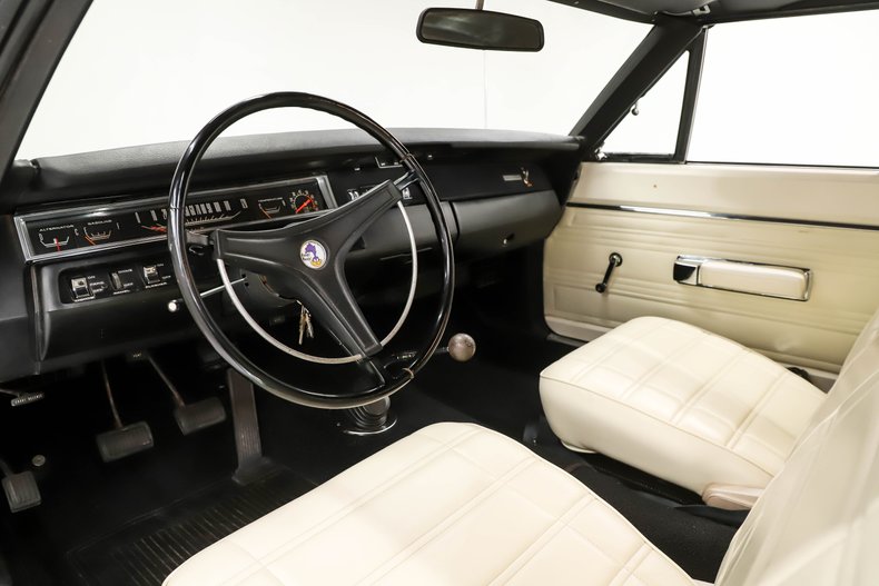 Unknown-Road-runner-1969-Black-Velvet-White