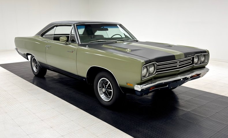 Unknown-Road-runner-1969-Frost-Green-Metallic-Light-Green-11