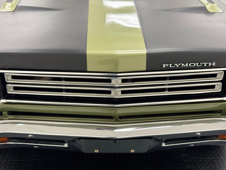Unknown-Road-runner-1969-Frost-Green-Metallic-Light-Green-13