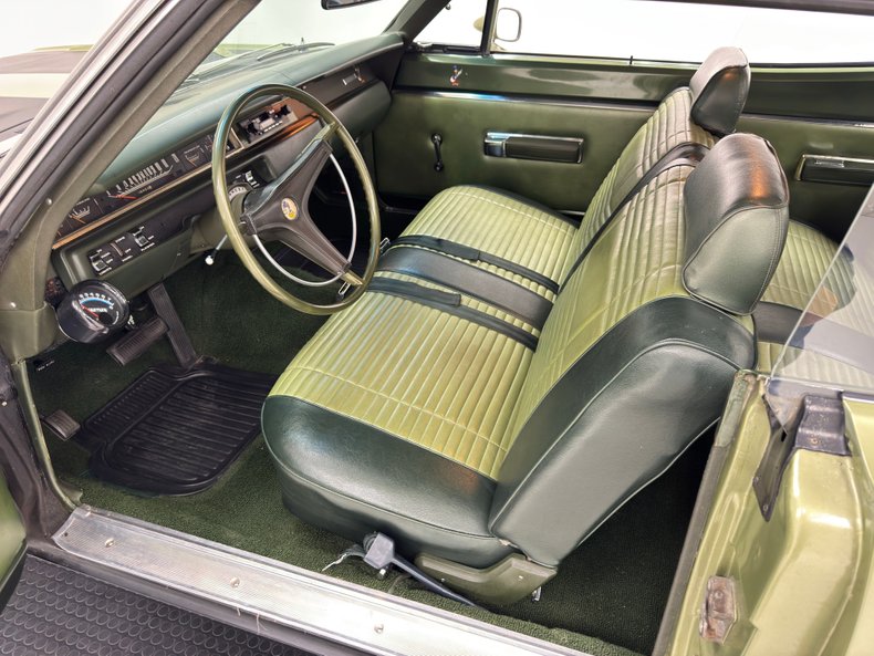 Unknown-Road-runner-1969-Frost-Green-Metallic-Light-Green-36