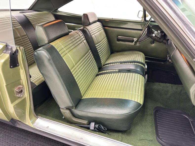 Unknown-Road-runner-1969-Frost-Green-Metallic-Light-Green-38