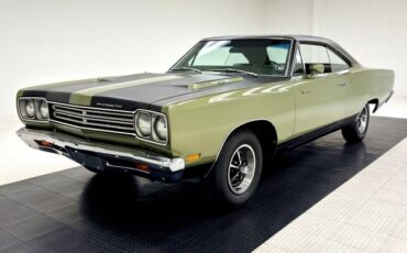Unknown-Road-runner-1969-Frost-Green-Metallic-Light-Green-42
