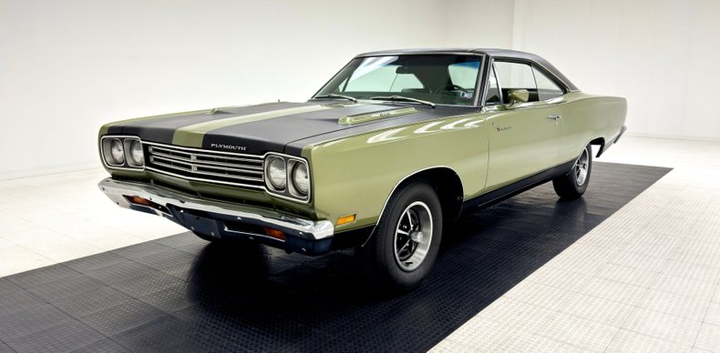 Unknown-Road-runner-1969-Frost-Green-Metallic-Light-Green-42