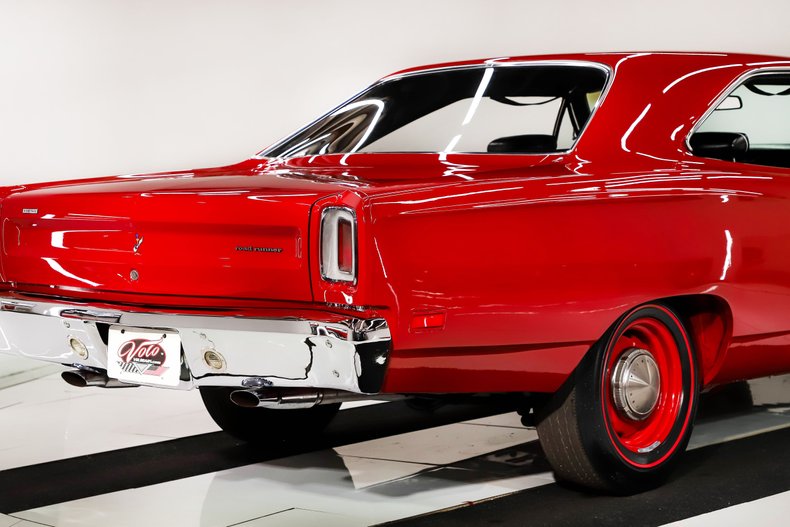 Unknown-Road-runner-1969-Scorch-Red-Black-17
