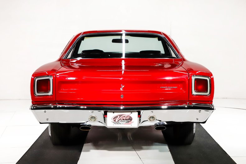 Unknown-Road-runner-1969-Scorch-Red-Black-18