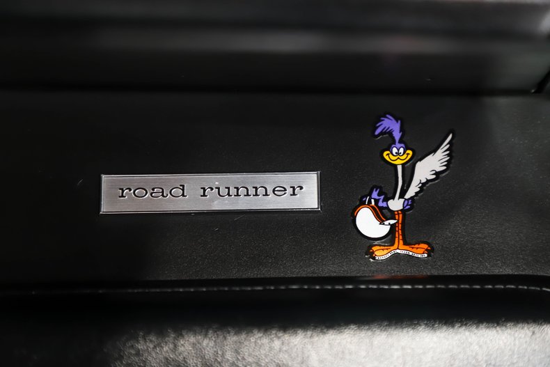 Unknown-Road-runner-1969-Scorch-Red-Black-27