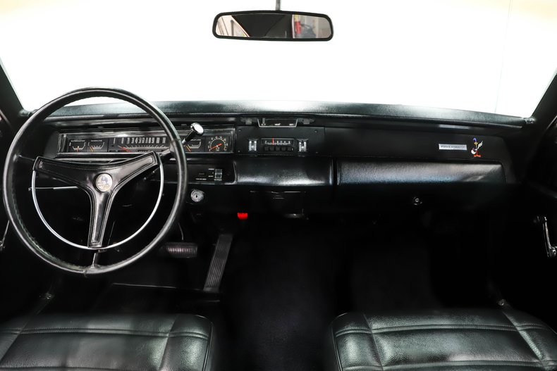 Unknown-Road-runner-1969-Scorch-Red-Black-32