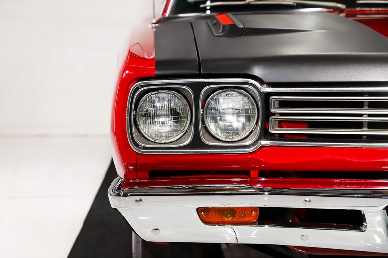 Unknown-Road-runner-1969-Scorch-Red-Black-35