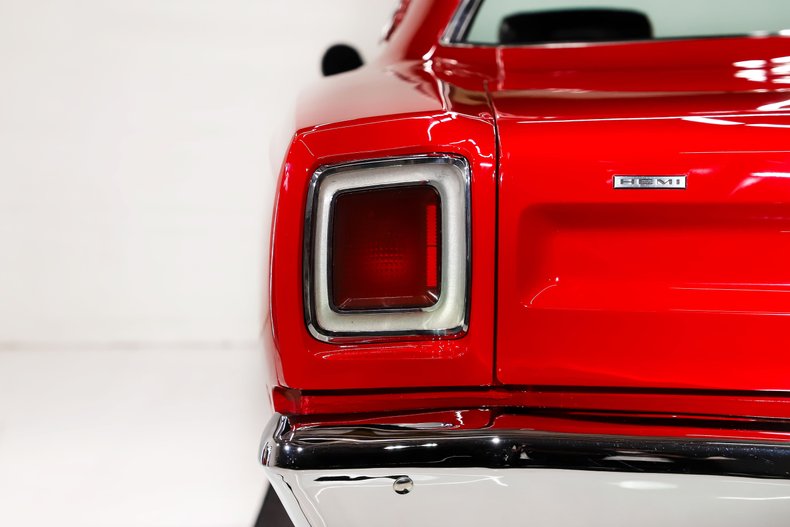 Unknown-Road-runner-1969-Scorch-Red-Black-37