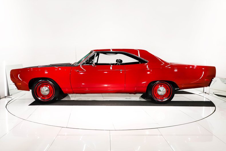 Unknown-Road-runner-1969-Scorch-Red-Black-42