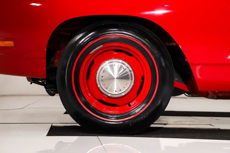 Unknown-Road-runner-1969-Scorch-Red-Black-43
