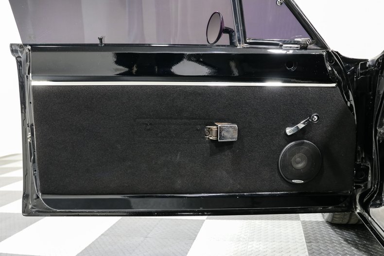 Unknown-Road-runner-1970-BLACK-BLACK-13