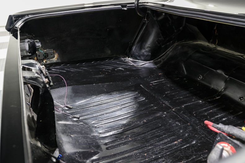 Unknown-Road-runner-1970-BLACK-BLACK-21