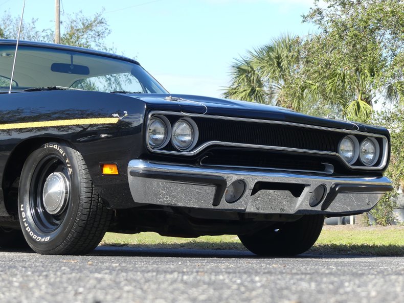 Unknown-Road-runner-1970-Black-Velvet-White-10