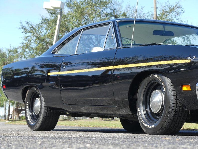 Unknown-Road-runner-1970-Black-Velvet-White-12