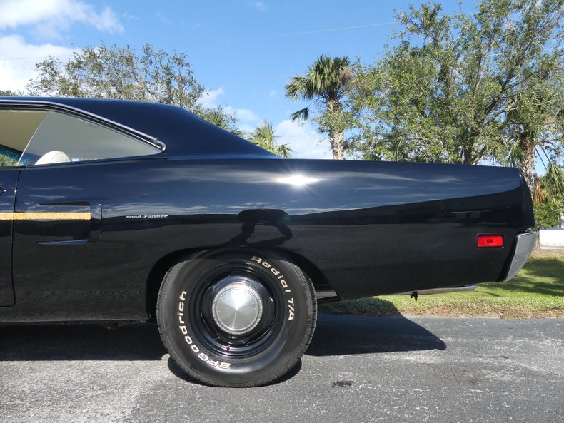 Unknown-Road-runner-1970-Black-Velvet-White-13