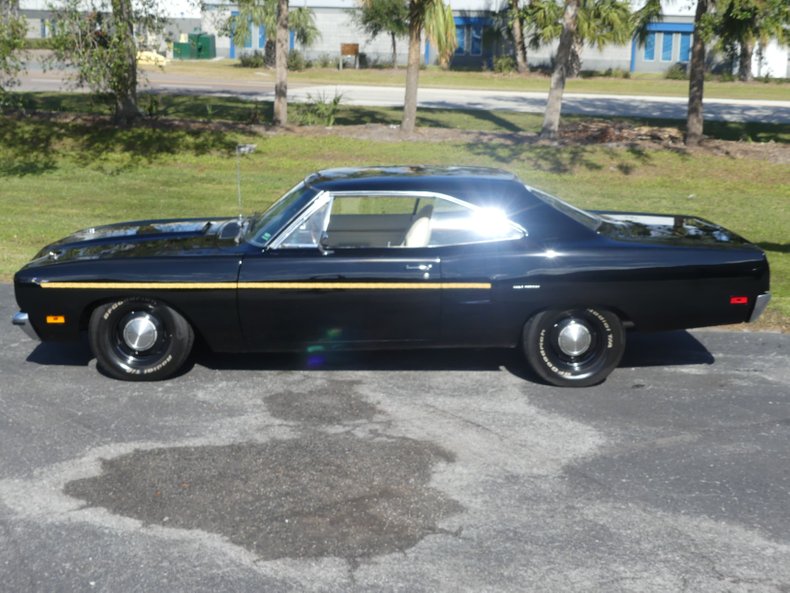 Unknown-Road-runner-1970-Black-Velvet-White-15