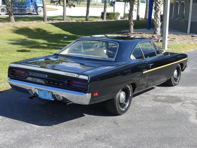 Unknown-Road-runner-1970-Black-Velvet-White-17