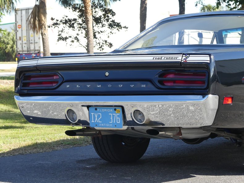 Unknown-Road-runner-1970-Black-Velvet-White-2