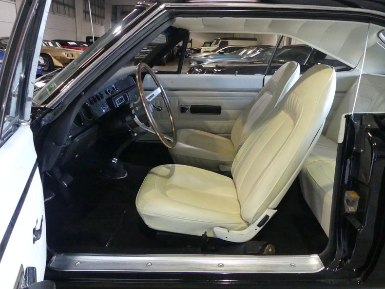 Unknown-Road-runner-1970-Black-Velvet-White-20