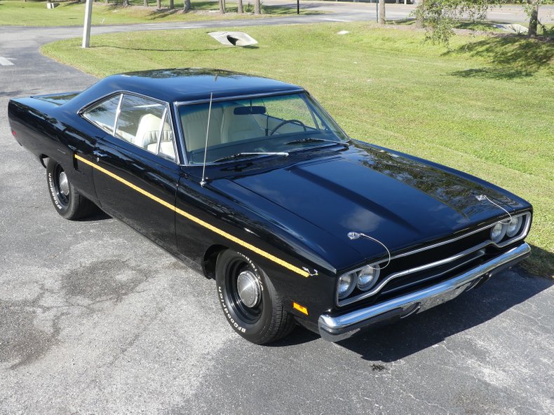 Unknown-Road-runner-1970-Black-Velvet-White-3
