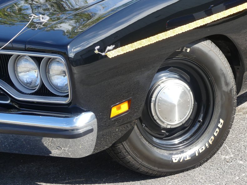 Unknown-Road-runner-1970-Black-Velvet-White-30