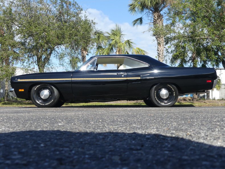 Unknown-Road-runner-1970-Black-Velvet-White-32