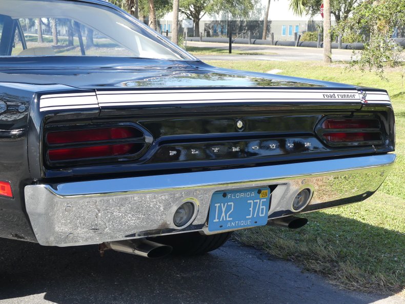 Unknown-Road-runner-1970-Black-Velvet-White-36
