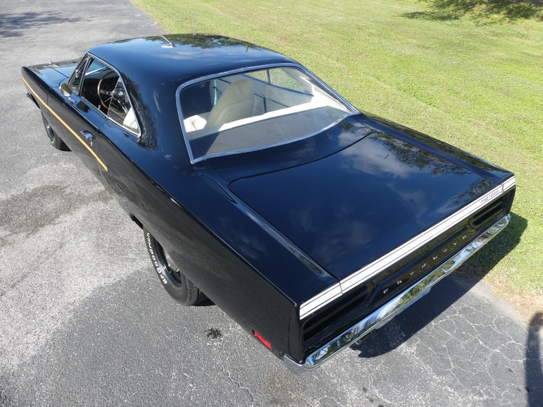 Unknown-Road-runner-1970-Black-Velvet-White-37
