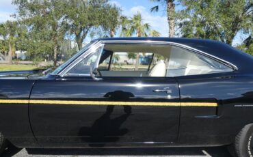 Unknown-Road-runner-1970-Black-Velvet-White-38