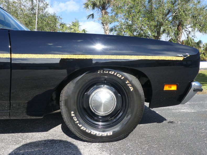 Unknown-Road-runner-1970-Black-Velvet-White-4