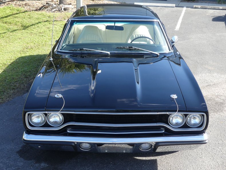 Unknown-Road-runner-1970-Black-Velvet-White-42
