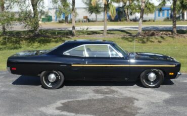 Unknown-Road-runner-1970-Black-Velvet-White-43