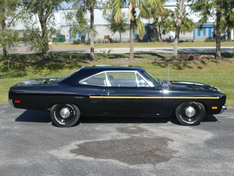 Unknown-Road-runner-1970-Black-Velvet-White-43