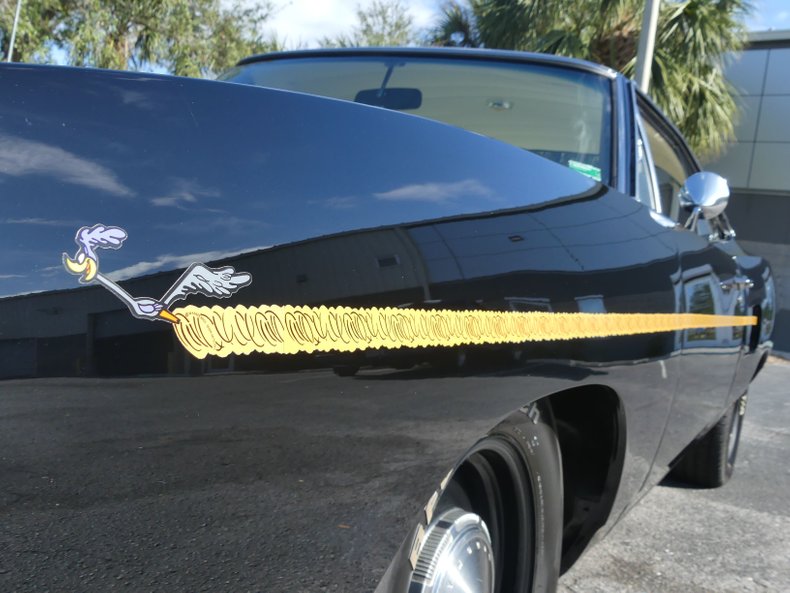 Unknown-Road-runner-1970-Black-Velvet-White-46