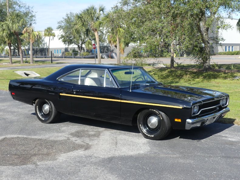 Unknown-Road-runner-1970-Black-Velvet-White-49