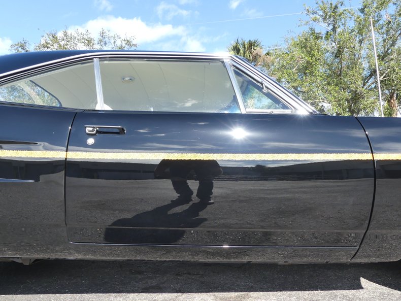 Unknown-Road-runner-1970-Black-Velvet-White-5